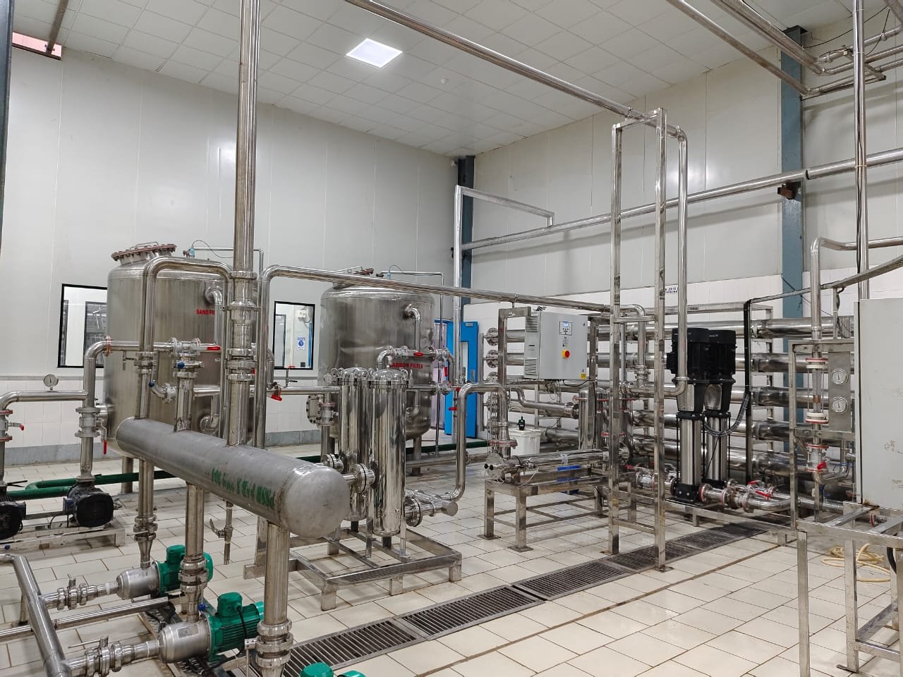 Industrial stainless steel pipeline installation